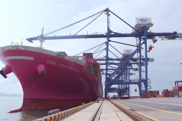 Việt Nam có ba cảng container nằm trong Top 100 của thế giới.